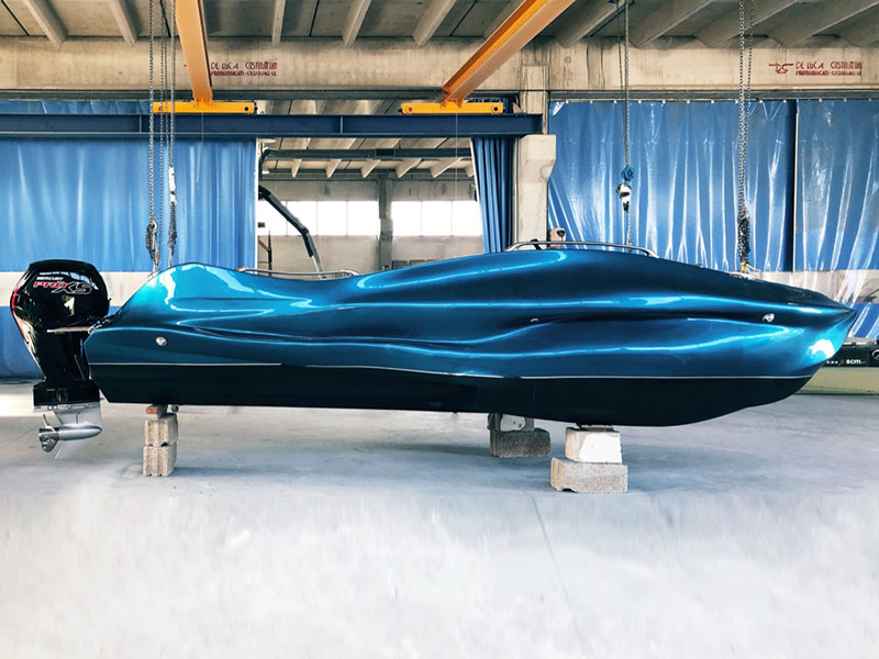 ابتكار أول قارب 3D  في العالم من الألياف الزجاجية